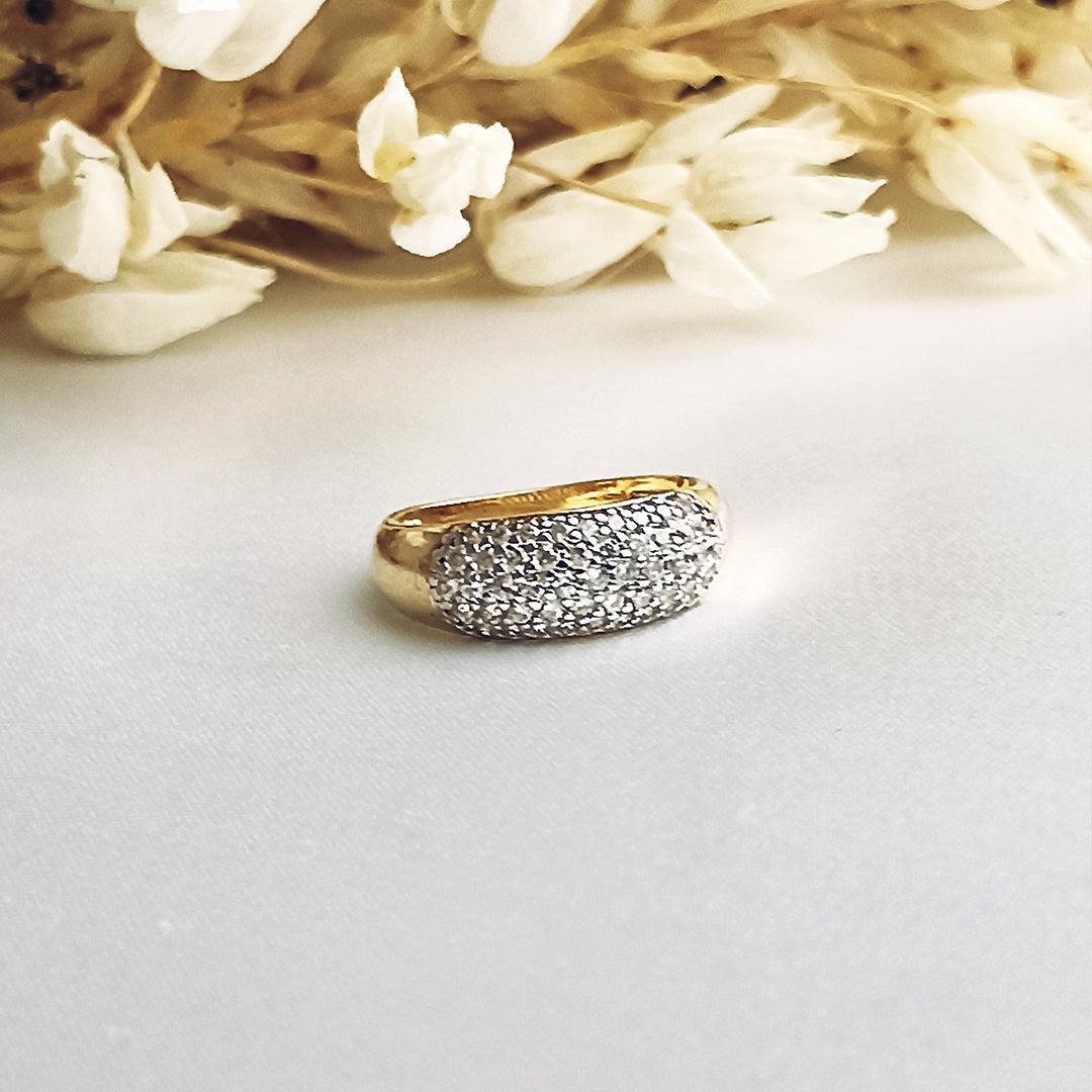 Anillo de circonitas triple