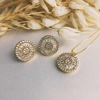 Conjunto de Brincos e Colar Dourado